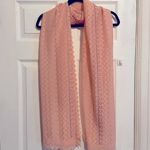 Pink lace scarf with diamond decals - Picture 3 of 5